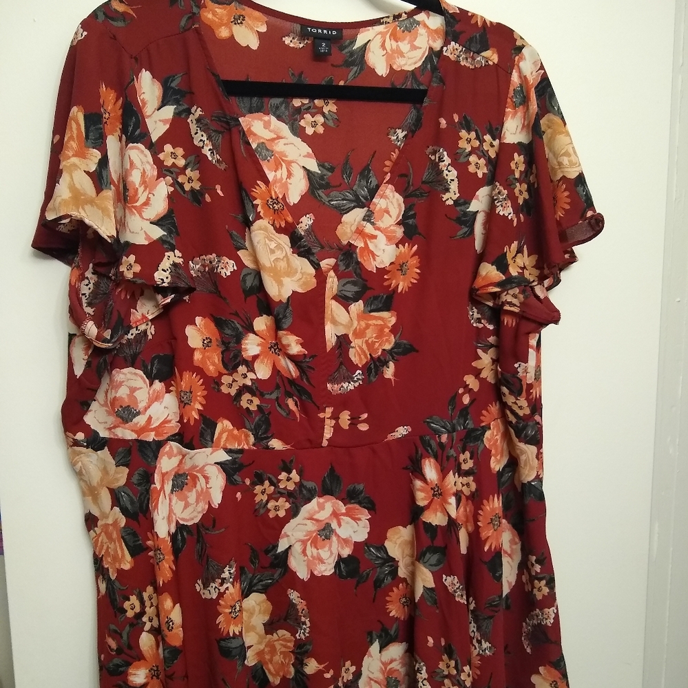 Torrid Size 2 Red Floral Flutter Sleeve Georgette Top V Neck